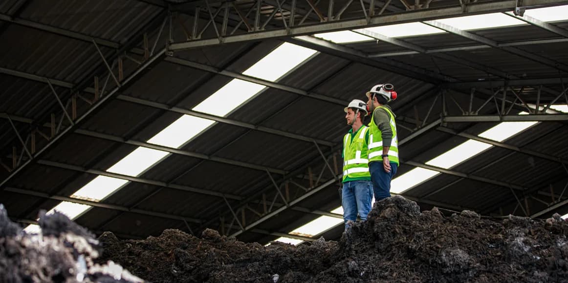 Workers inside the TERA Ambiental facility